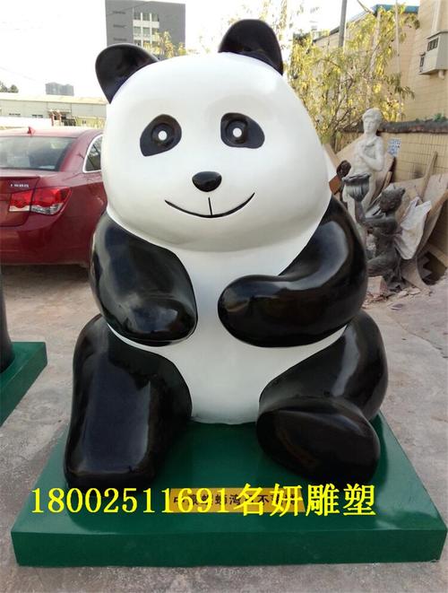 博兴巨型大熊猫雕塑围观路人纷纷赞叹